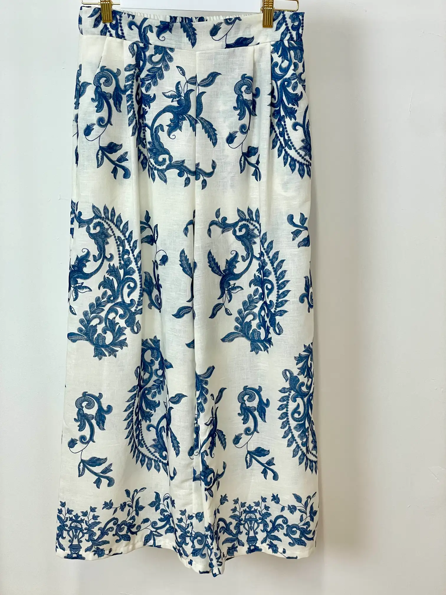 Pantalón precioso de lino azul y blanco